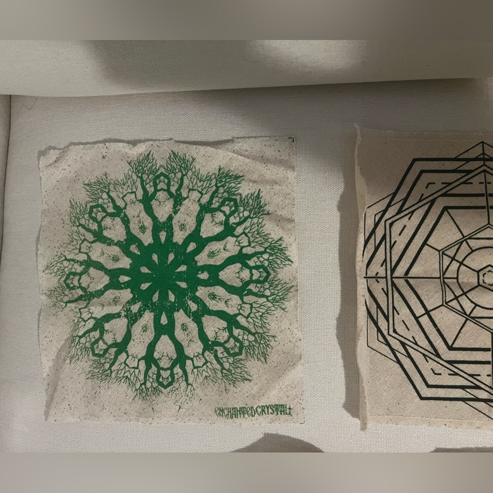 3 Crystal Grid Design Cloths - Picture 3 of 5